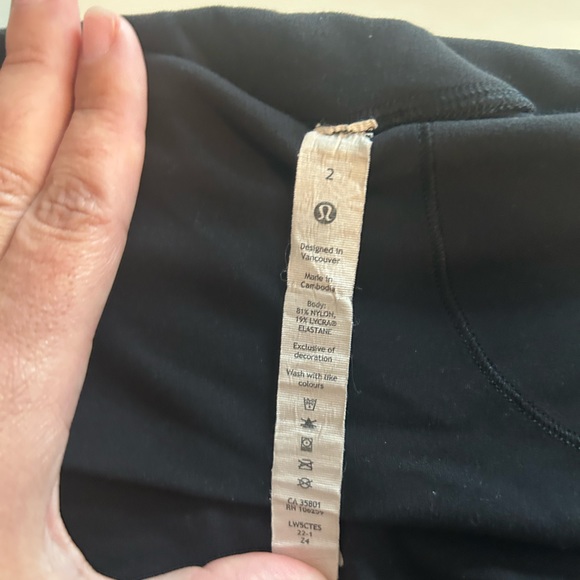 Lululemon Wunder Train High-Rise Tight 25"- black size 2 Great condition. - Picture 5 of 6